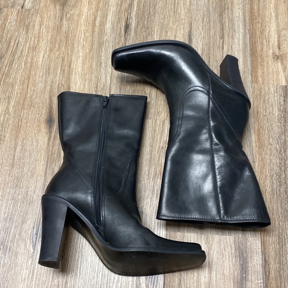 Steve Madden Mid Calf Leather Black Boots - Picture 4 of 8